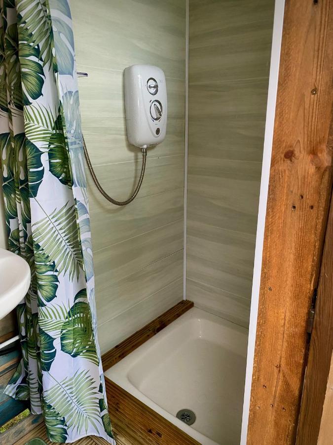 Cherry Tree Glamping Lodge ويلينغتون المظهر الخارجي الصورة