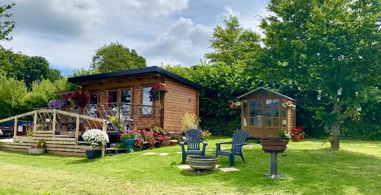 Cherry Tree Glamping Lodge ويلينغتون المظهر الخارجي الصورة